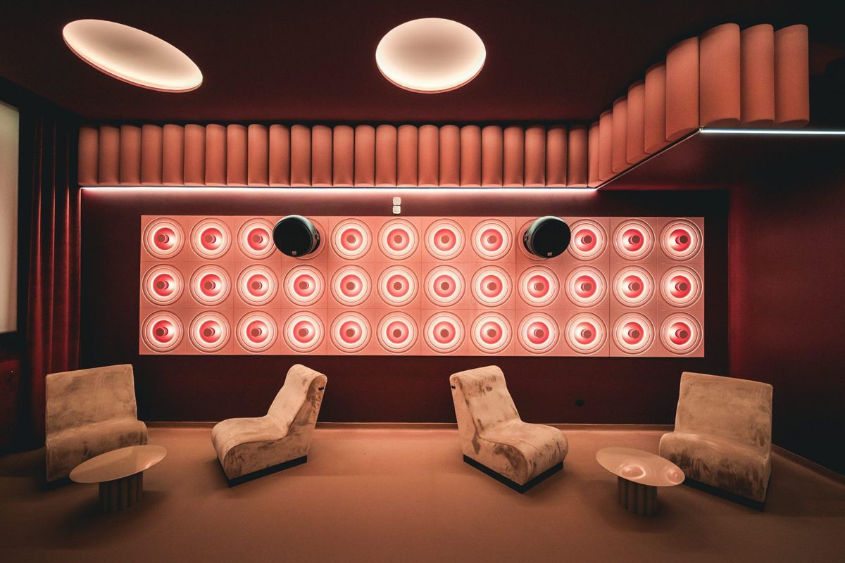 cine Elysées Lincoln interior
