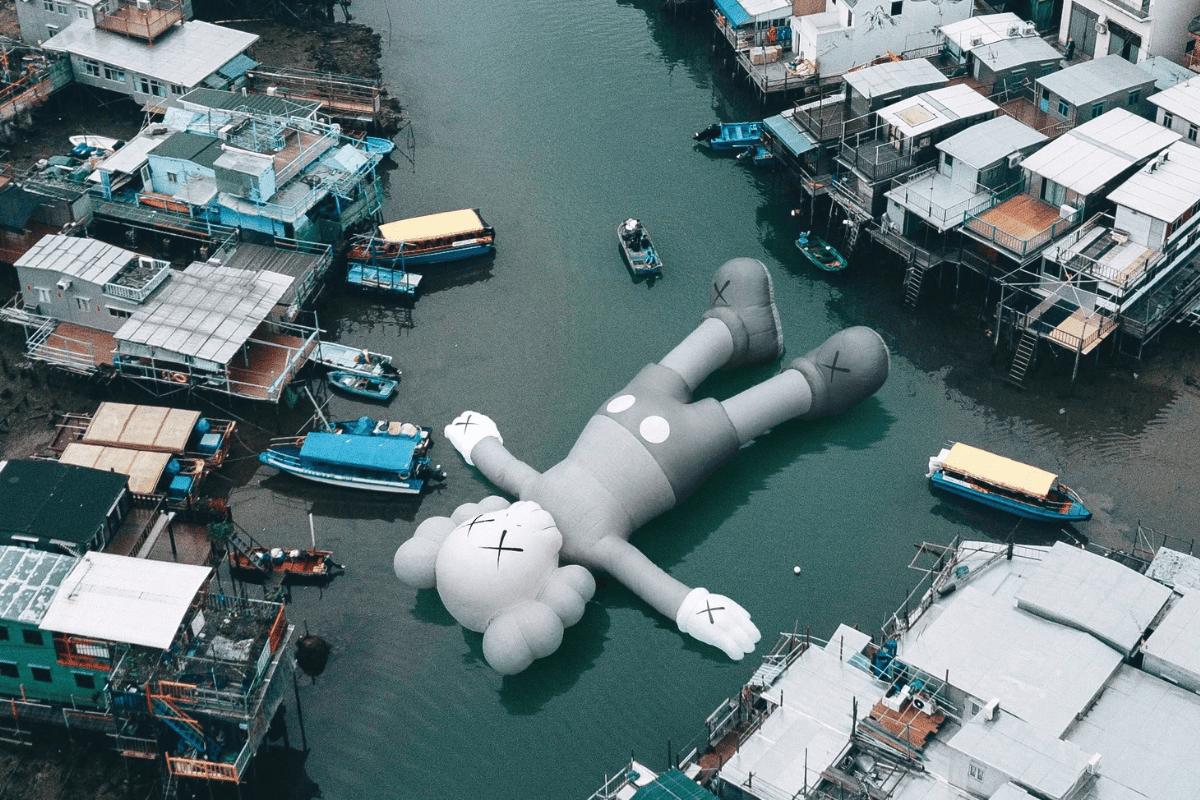 KAWS_HOLIDAY — Victoria Harbour, Hong Kong, 2019