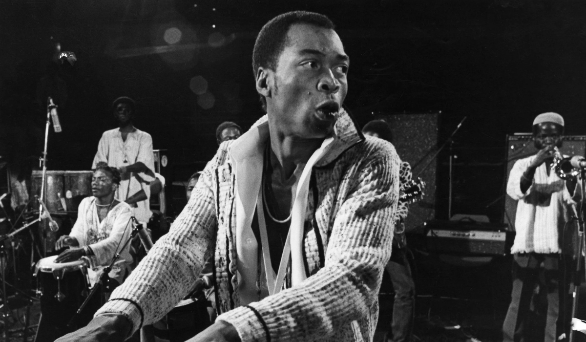 fela kuti tocando el piano