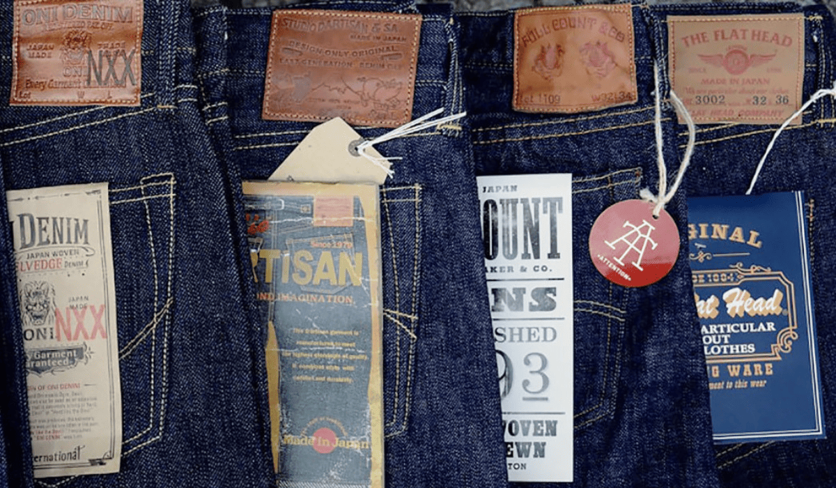 Vaqueros raw denim con etiquetas de marcas japonesas